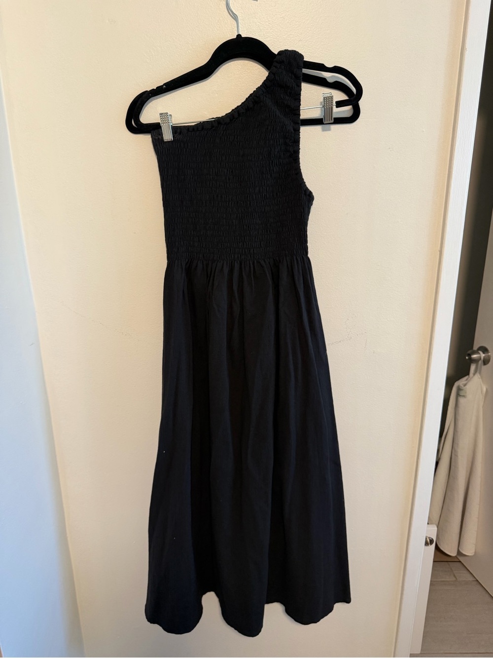 Bali Lane Black One-Shoulder Smocked Women’s Dress